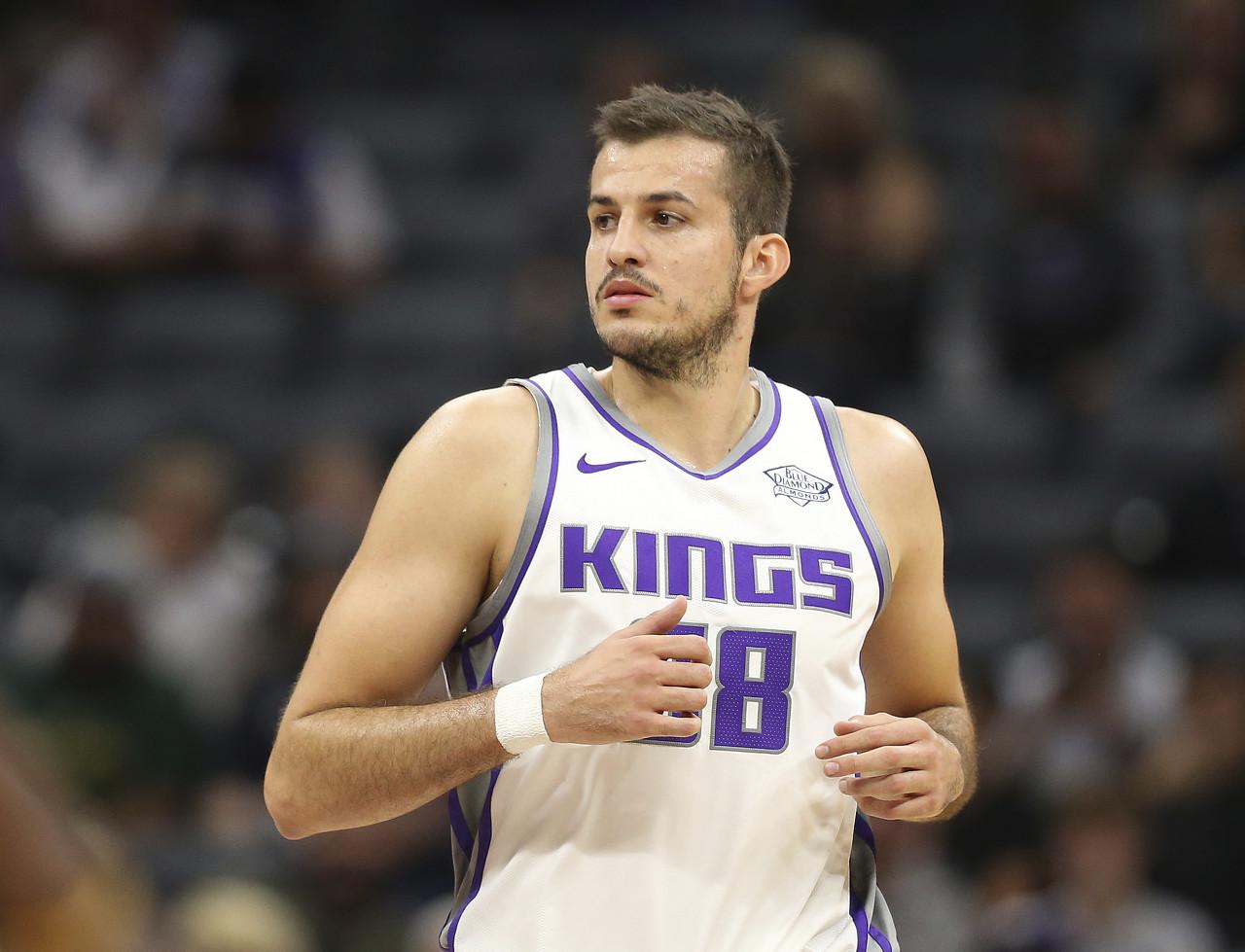 包含莱比锡集结日绝杀压哨，志在NBA季后赛名次提升，质疑声仍在，控场能力受关注的词条