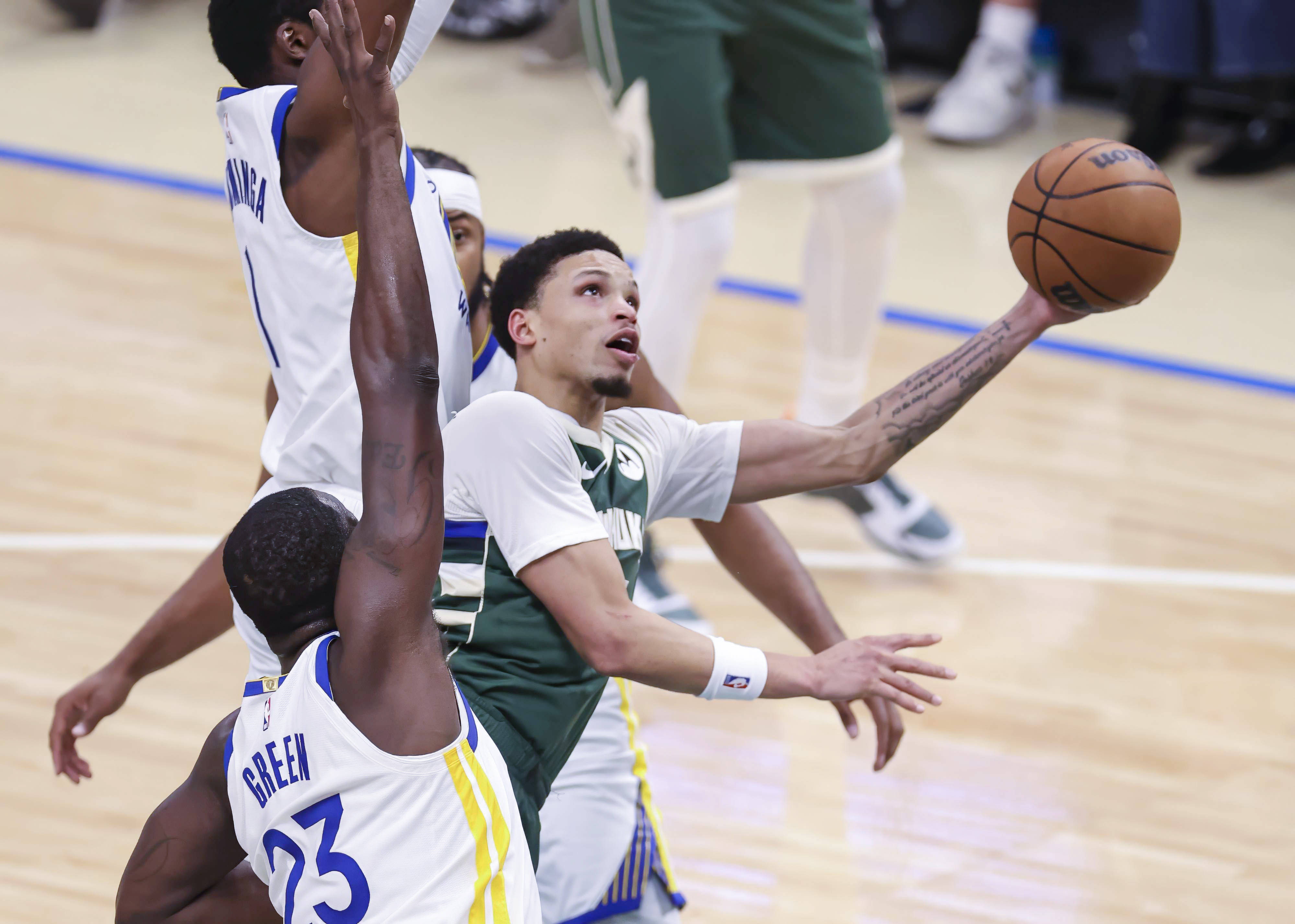 包含NBA常规赛赛前走向成谜，迈阿密热火队长鼓劲，更衣室稳定，高层口径保持一致的词条